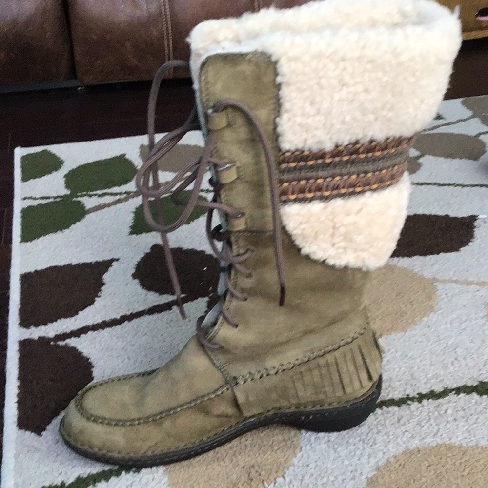 Shore line UGG boots!